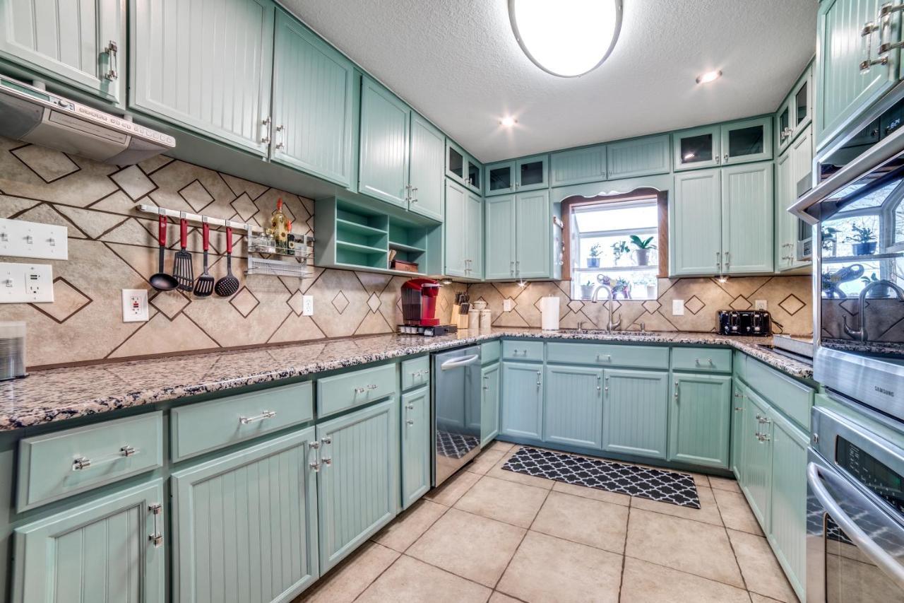 5 Bdrm Home On 2 Acres Mins To Wineries Private Heated Pool And Hot Tub Johnson City Exterior foto